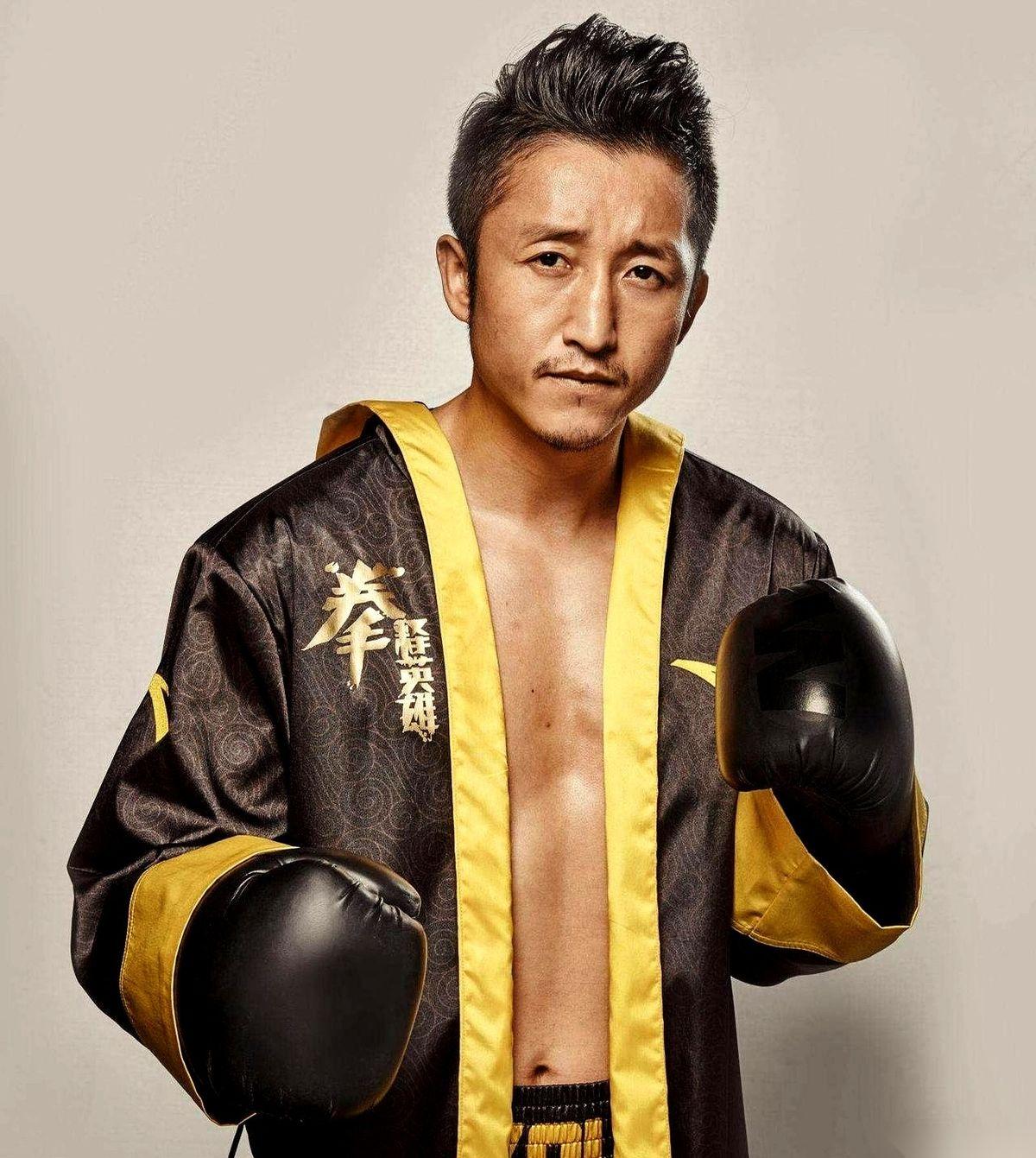 一个月房租100多万，就敢在寸土寸金的黄浦江边上开拳馆。讲真，这事儿也就邹市明