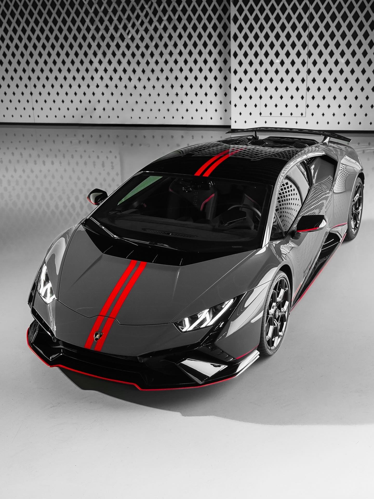 一款像武器一样精心打造的超级跑车。兰博基尼HuracánTecnica。兰博