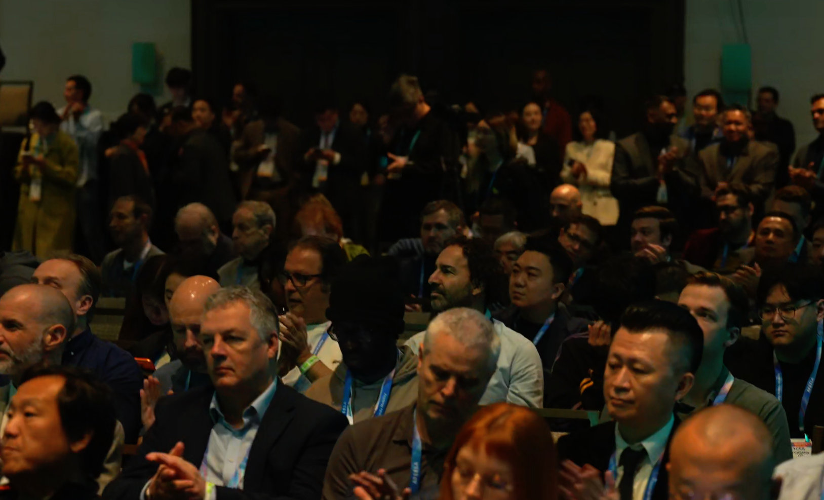 CES展的中国产品拿捏老外年轻人宅家看球赛的新三件套从实验室的技术攻关，到CE