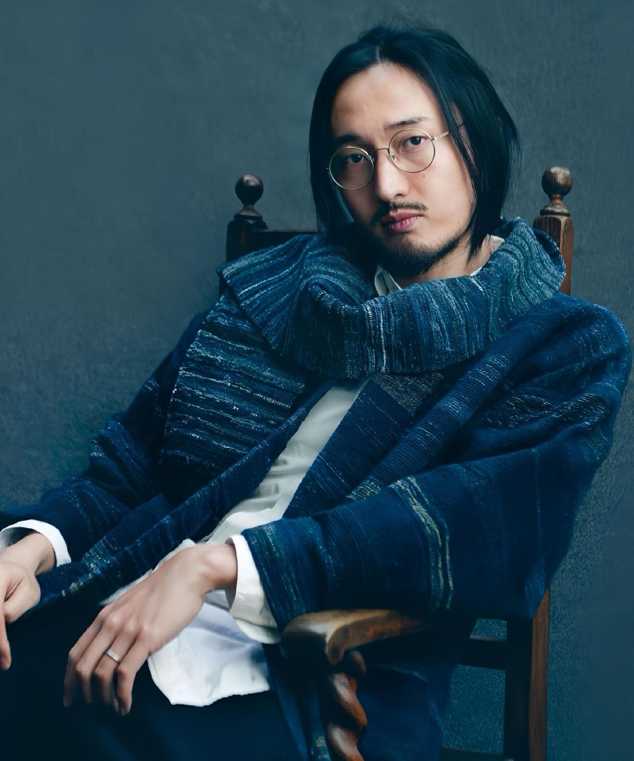 要我说娱乐圈里最清醒的就是王传君了不是他拍戏轻松，也不是他钱多事少，而是他选