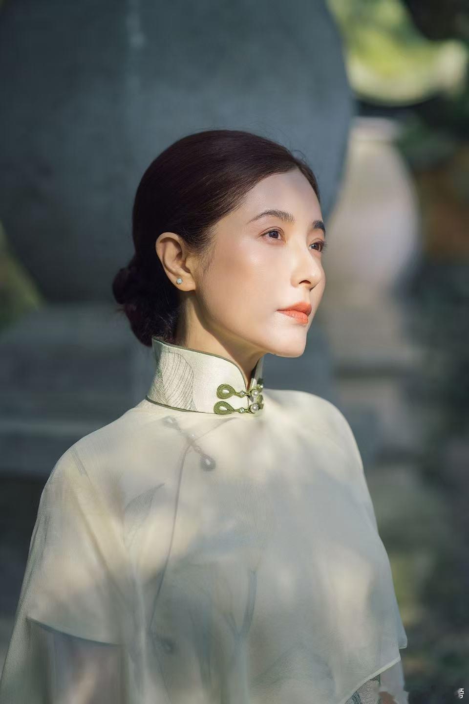 孟子义曾黎对眼睛太友好了孟子义曾黎双强女赛道权谋交锋你来我往，手段凌厉果决，搞事