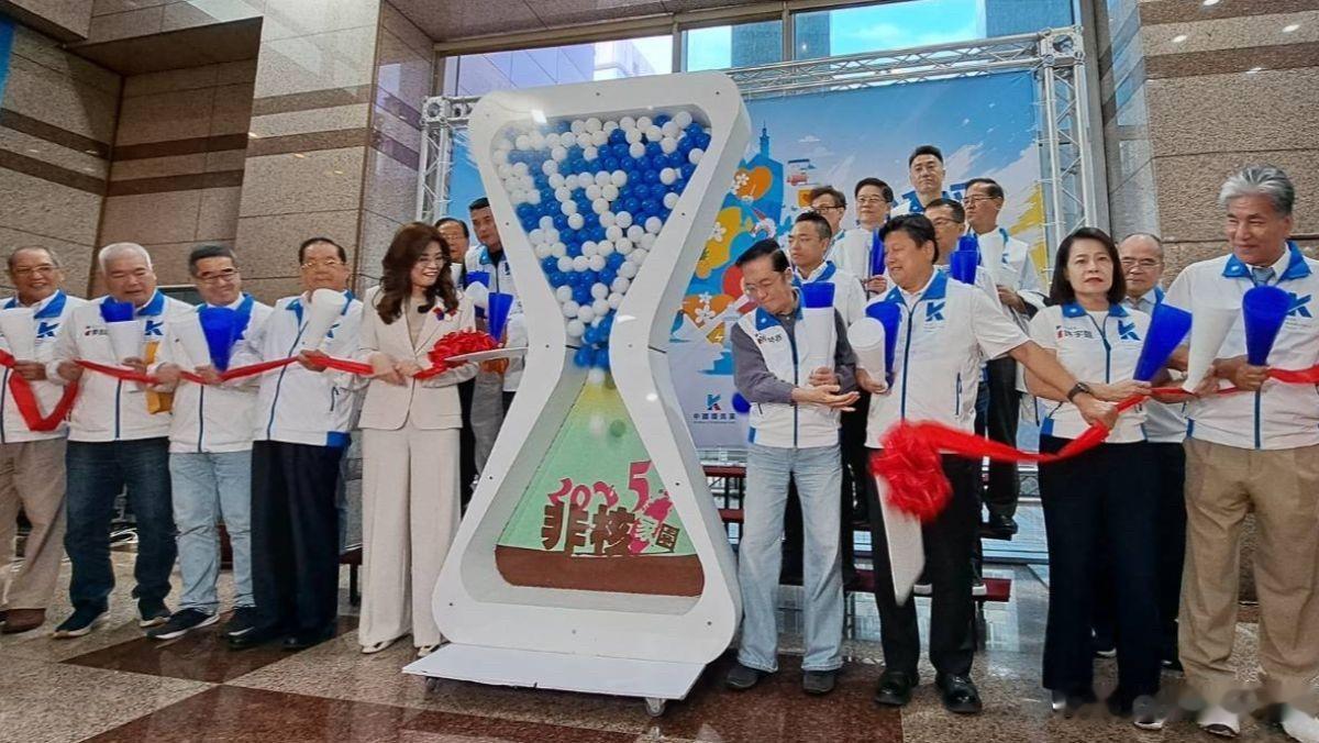 国民党“史上最弱”中央助讲团成军因应年底选举，国民党昨天（14日）下午举行“