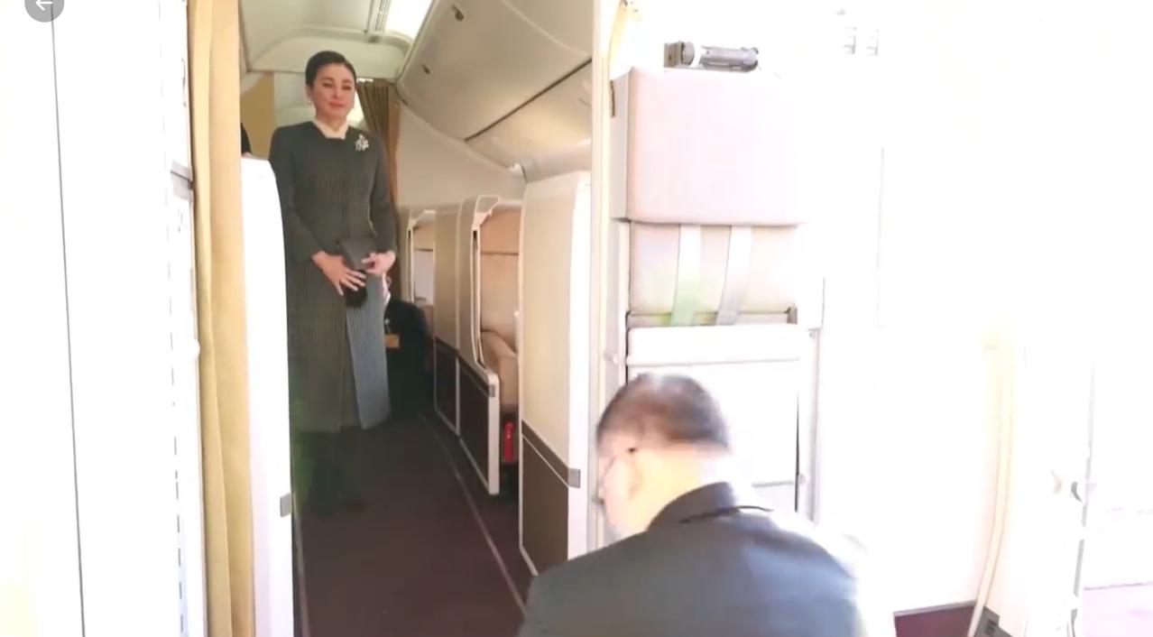 泰国国王抵达北京，机舱内部照曝光，苏提达王后第一个进入镜头！11月13日泰国玛哈