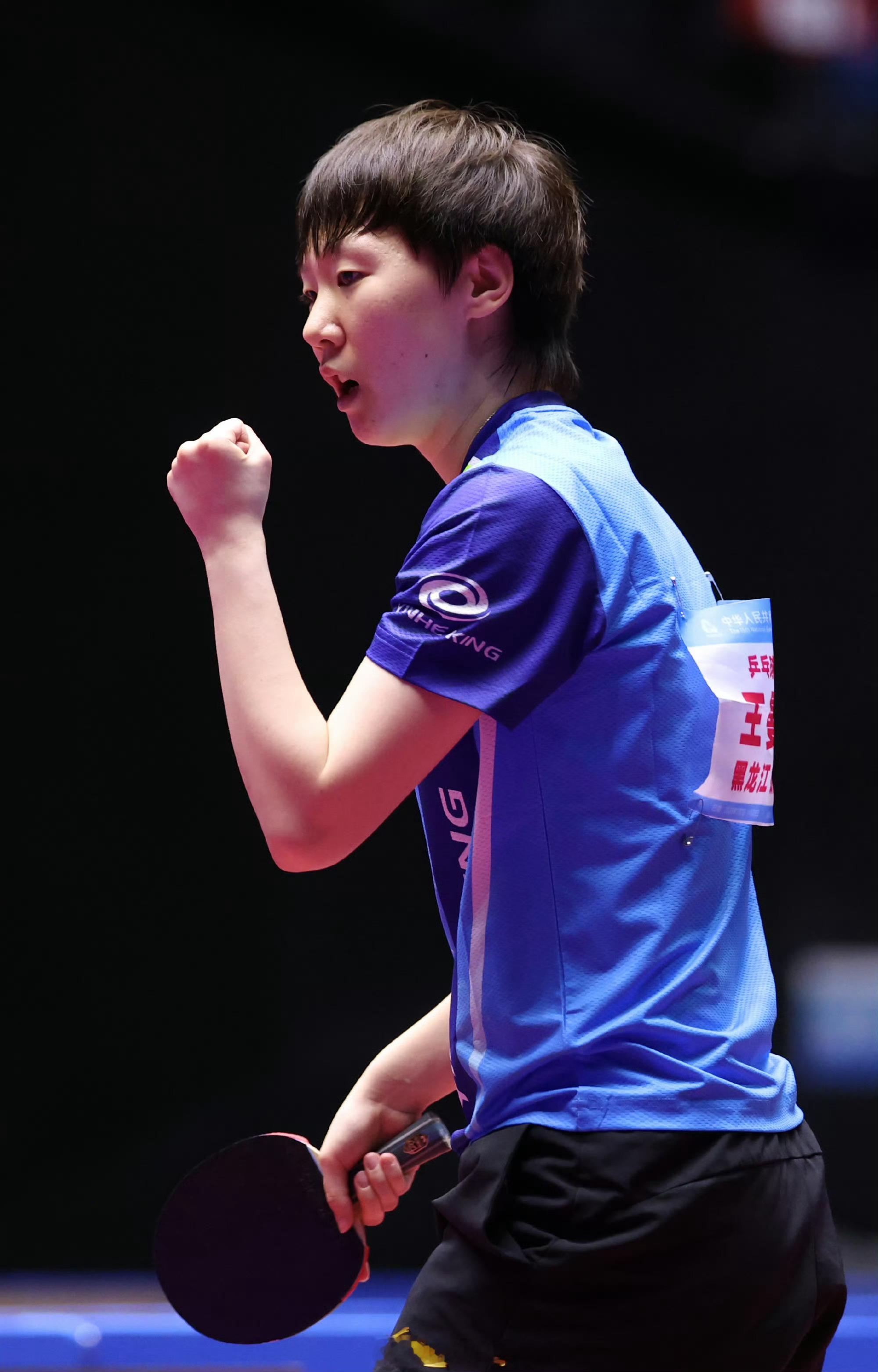 王曼昱4-2战胜孙颖莎，卫冕全运会女单冠军，比分：7-11、11-8、12-