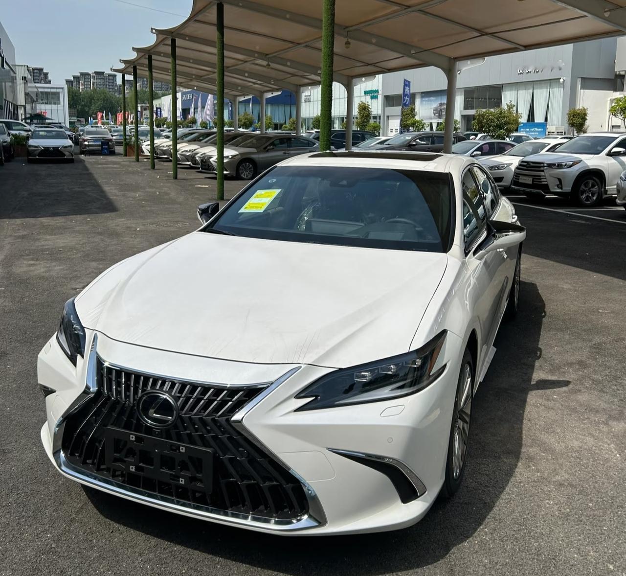 同事遇到件糟心事，30万落地的雷克萨斯，从看车到成交足足一个多星期，车辆配置