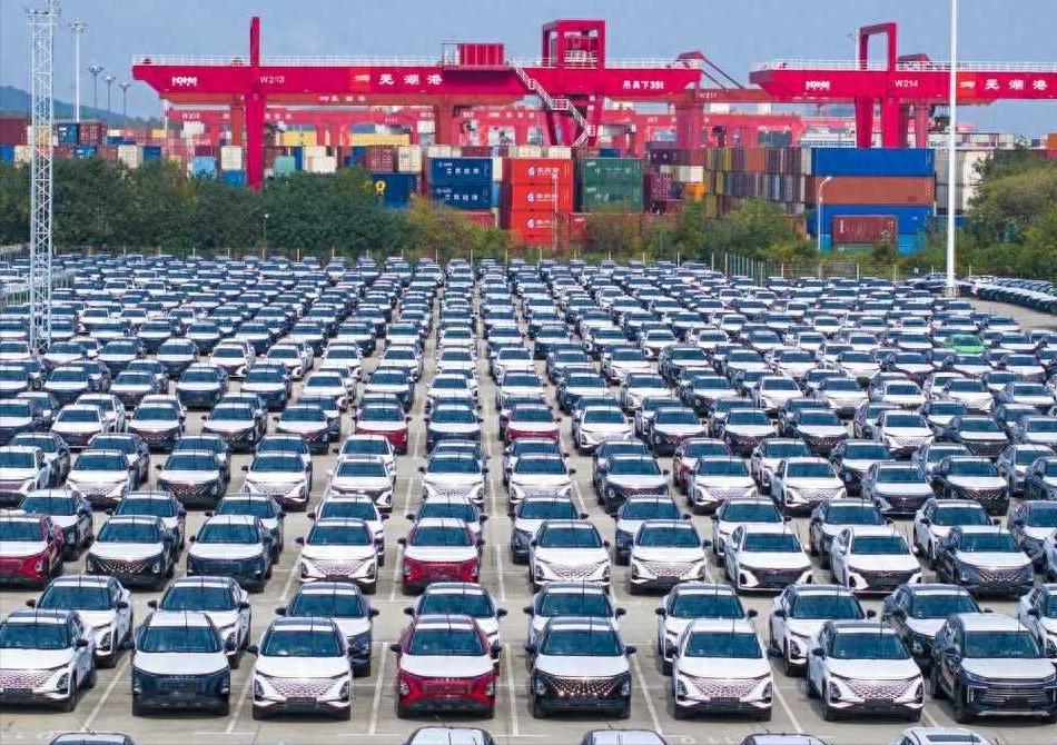 出口数据一出来，金融圈炸了锅。7月中国出口逆势猛涨3978.5亿美元，高盛报告还