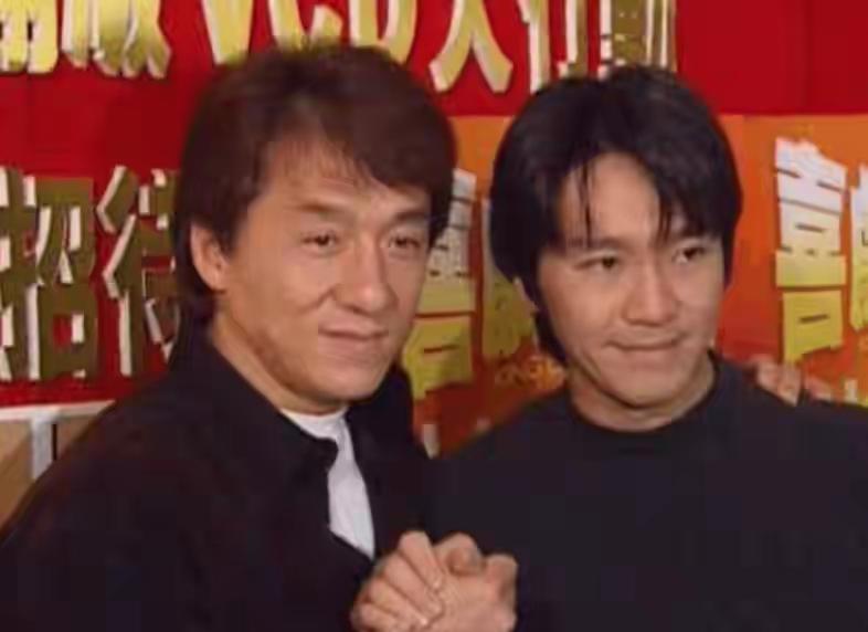 成龙和周星驰谁才是真正的“第一巨星”。可能真要他们俩都不在了才能有历史定论。