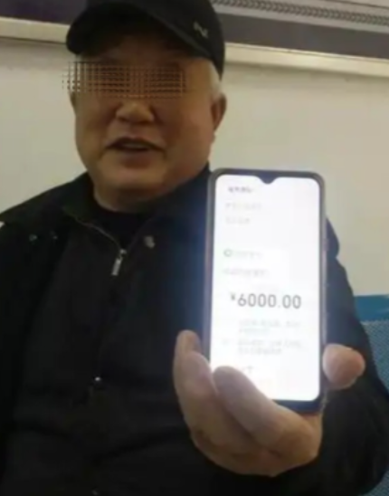 福建厦门，男子为儿子还清购车款后，又连着2年每月给儿子转账6000元，帮他还高额