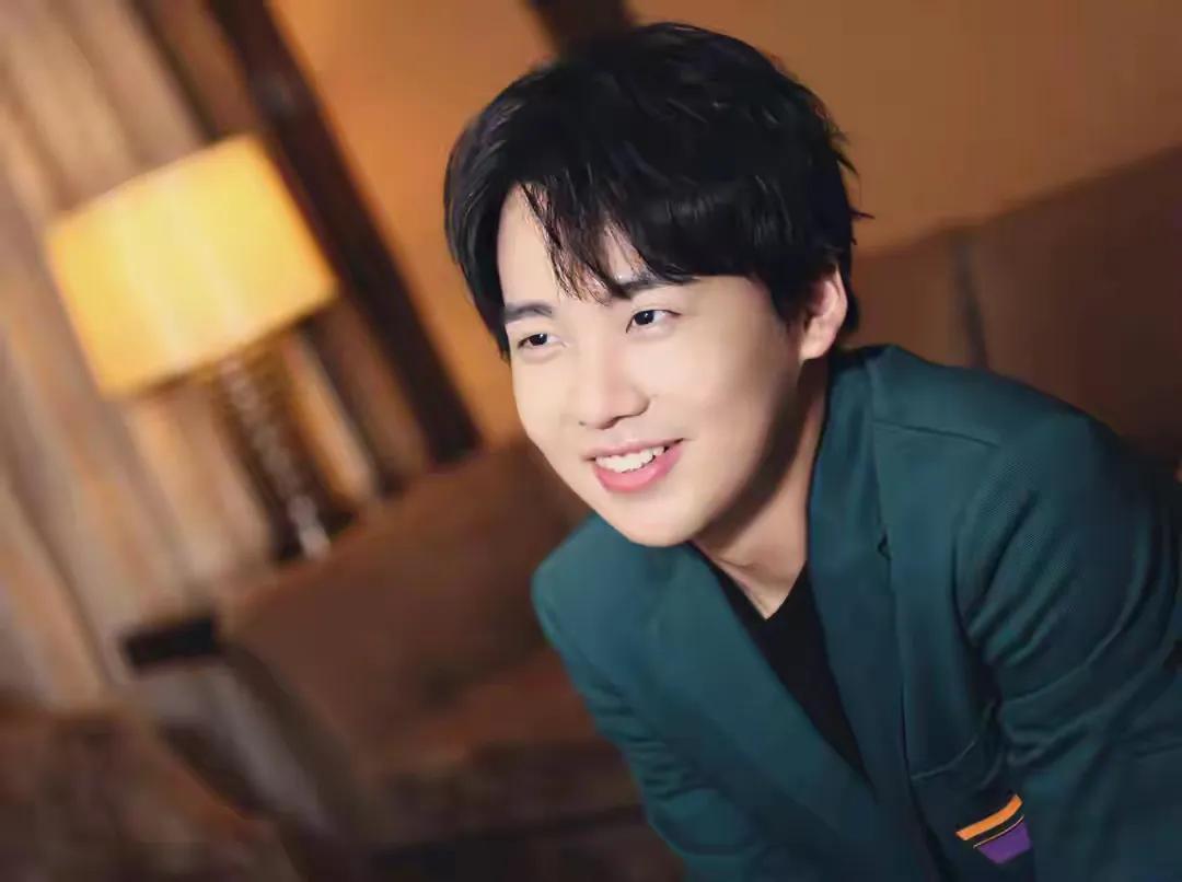 郭麒麟婉拒接班德云社，为母守护尊严同为郭德纲之子，郭麒麟与郭汾阳待遇天差地别