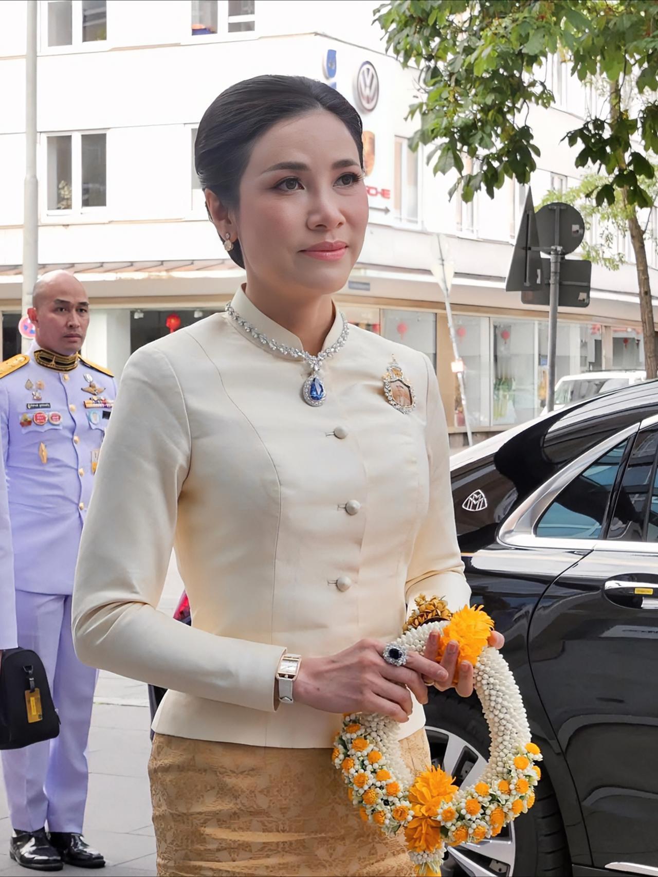 诗妮娜贵妃第3次复宠！她才是泰王的最爱​​​