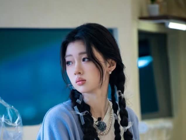 我发现，单依纯这个人根本就经不起扒因为你一查就会发现，从十八岁开始参加《