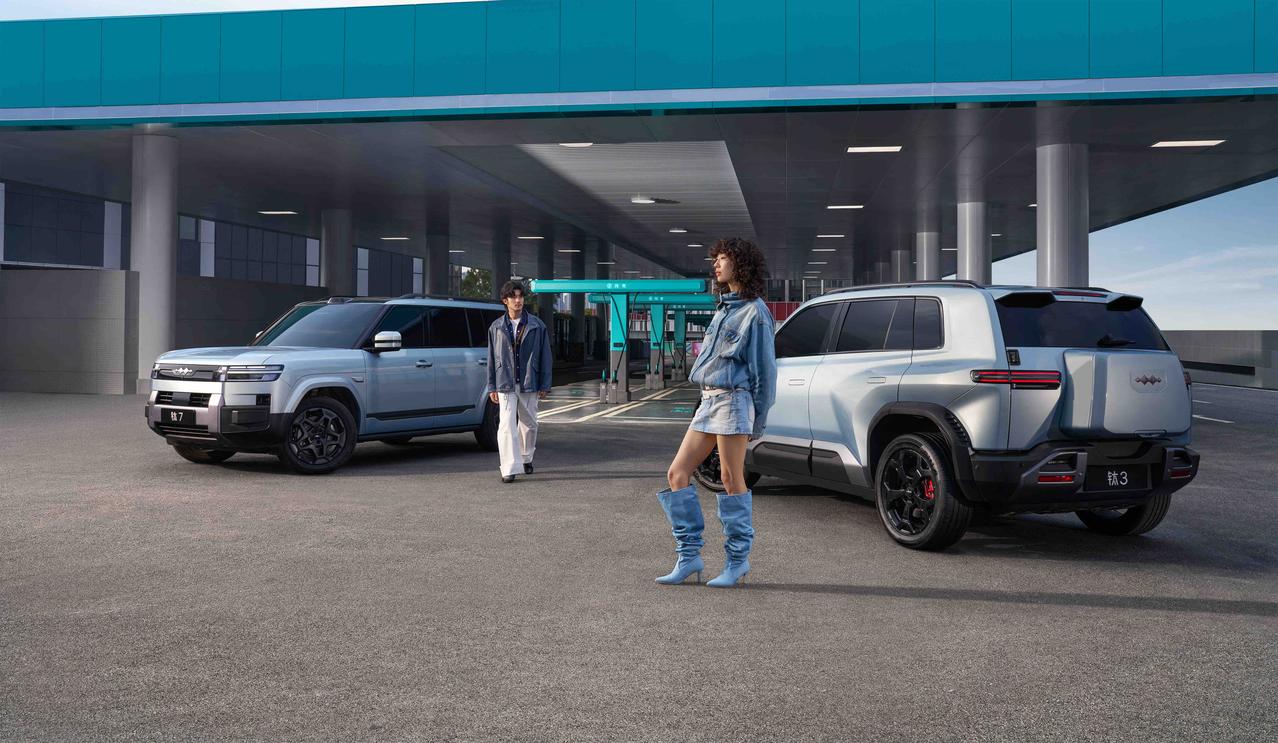 方程豹钛3闪充版：充电比泡面快，9分钟满血复活！15万起买百万悬架+云辇-C，还