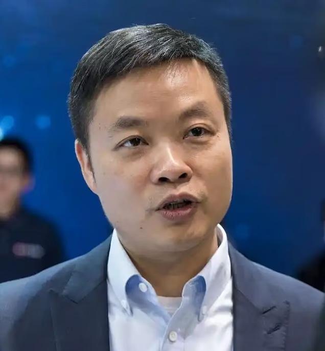 何小鹏：赵同阳，你最近是不是有点过分了？赵同阳：怎么了？何小鹏：李力耘去