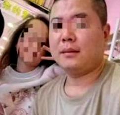 广西一名46岁已婚男子，为追求一位24岁年轻女子，先后花费约12万元，频繁发送5