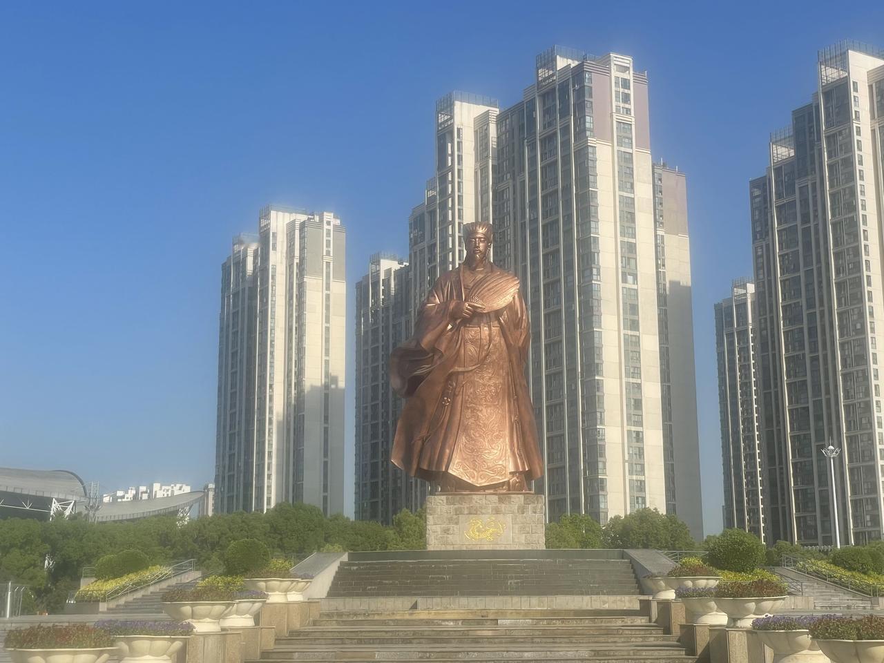 都几千年了，为什么还有人纠结诸葛亮到底是在哪里隐居？论文采，诸葛亮比不过曹操和曹