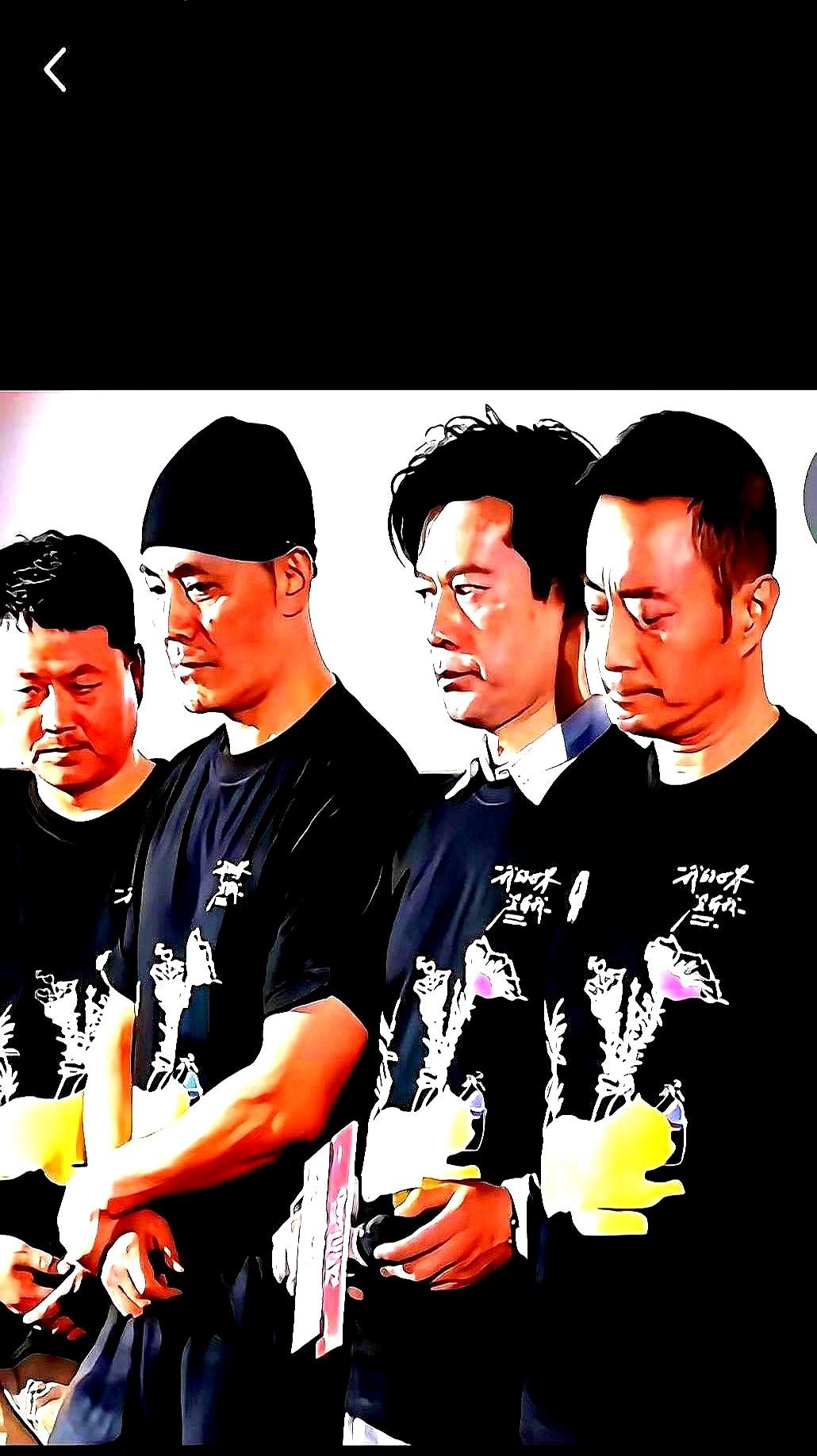 田海蓉在北京那个首映礼上，场面真有点尴尬。她在台上哭得不行，完全沉浸在自己的