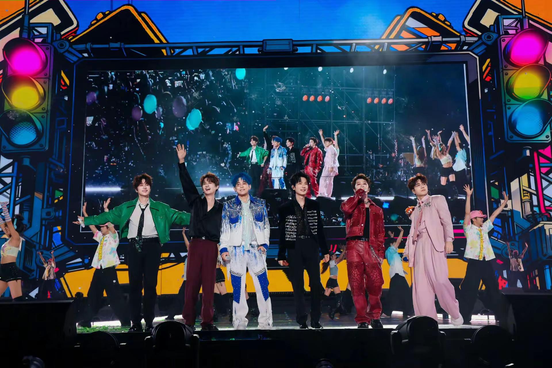至少今天很快乐演唱会出图啦！太帅喽！“人对爱和永远应该有幻觉”0713再就业男团陈楚生苏醒王栎鑫张远