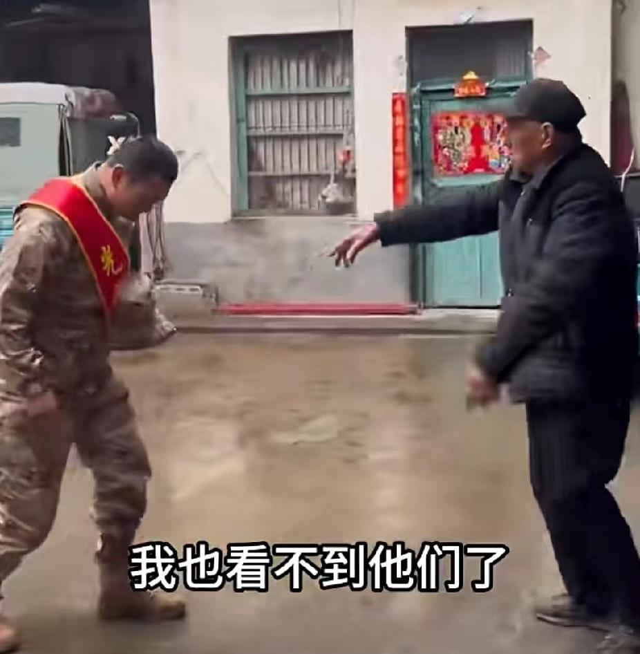 哭成泪人！男孩父母双亡后，90多岁爷爷奶奶担心他无人照拂，坚定送他参军！奶奶：“