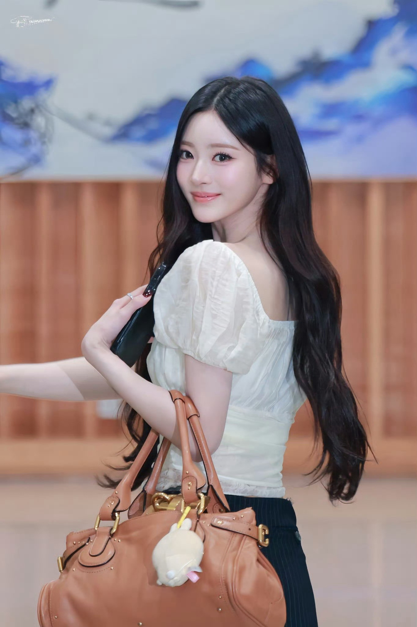 一股扑面而来的胶原蛋白丰盈的美丽…..
