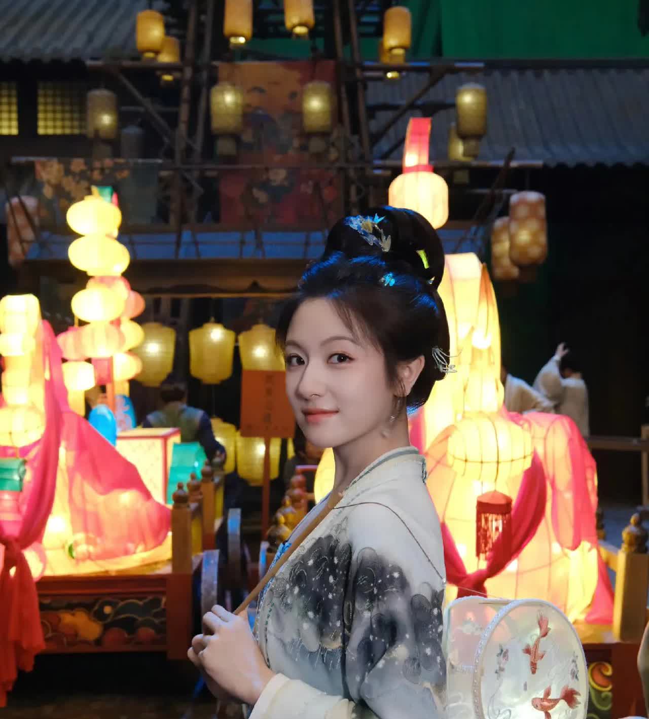 《朝雪录》爆了以后，我想着唐人终于又“崛起”了！特意去唐人影视官博和蔡艺