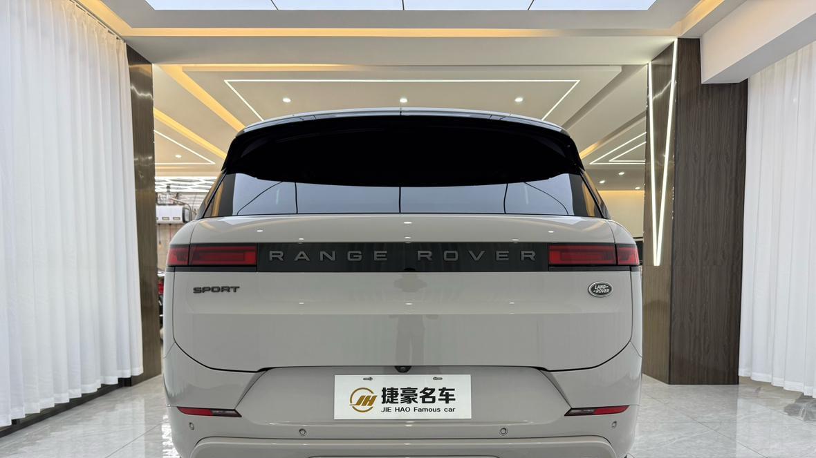 准新一手路虎揽胜运动,落地价近百万,如今71.8万值不值?
