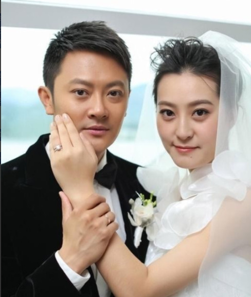 2015年，印小天花了400万元娶的老婆哈琳娜，直到孩子出生后，才发现自己的老婆