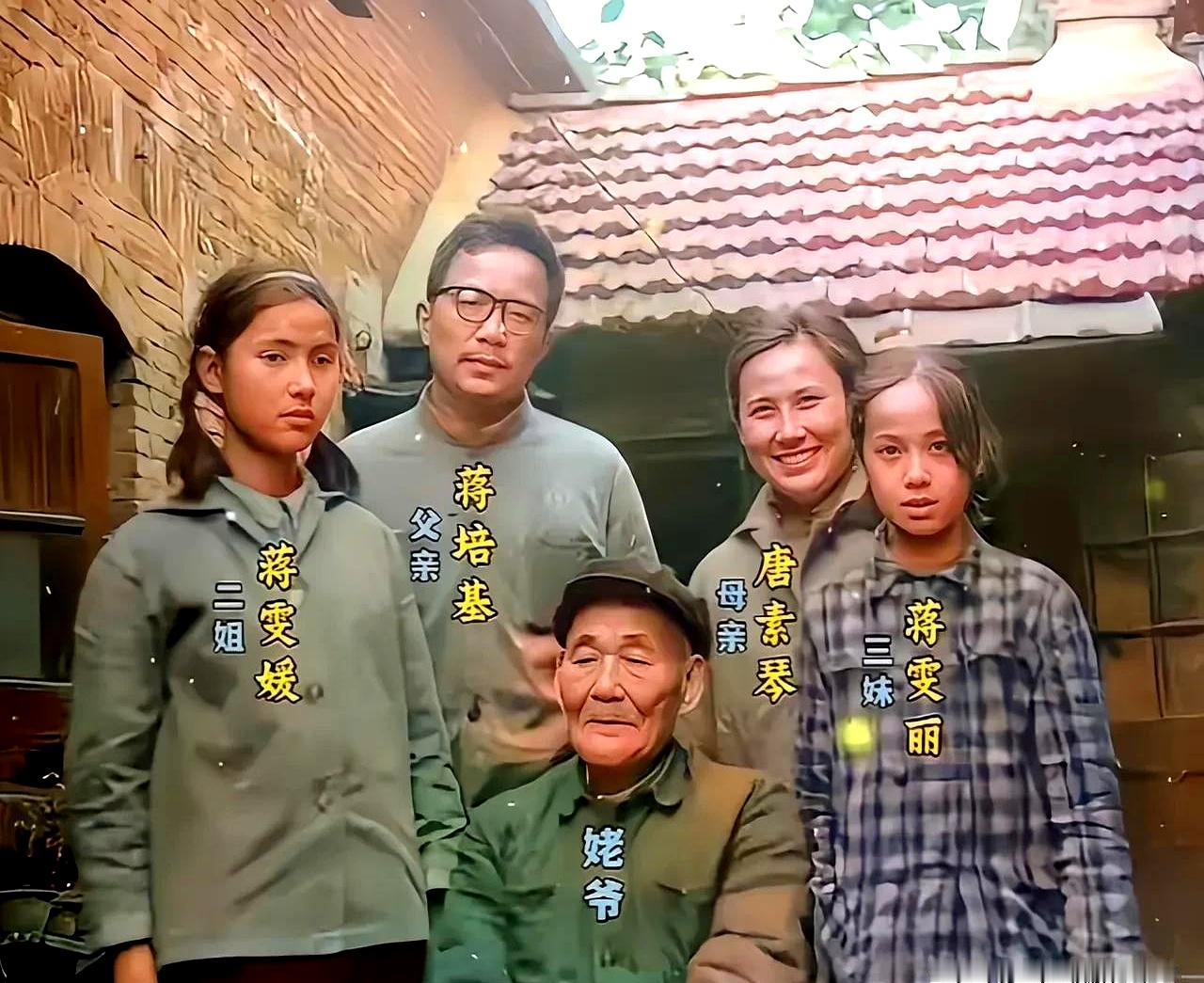 身边姐妹俩要是都像爸爸，那日子可就热闹了。就拿我爸来说吧，袜子永远攒到没得换了