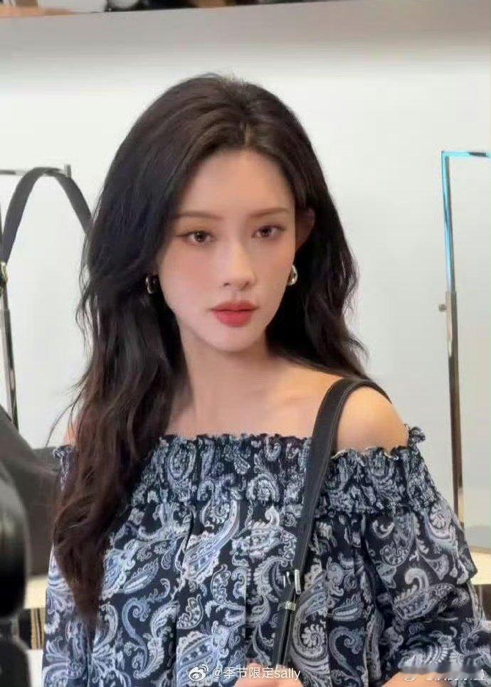 已滤镜美颜但是鼻子和嘴都更歪了and脸更长了​​​