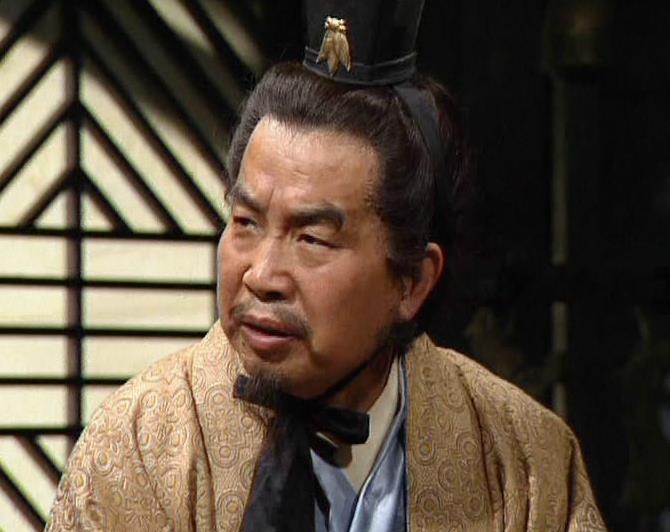 214年，毒士贾诩正在家中会客，突然得到消息谋士荀攸病逝，赶忙撵走宾客，命儿子关