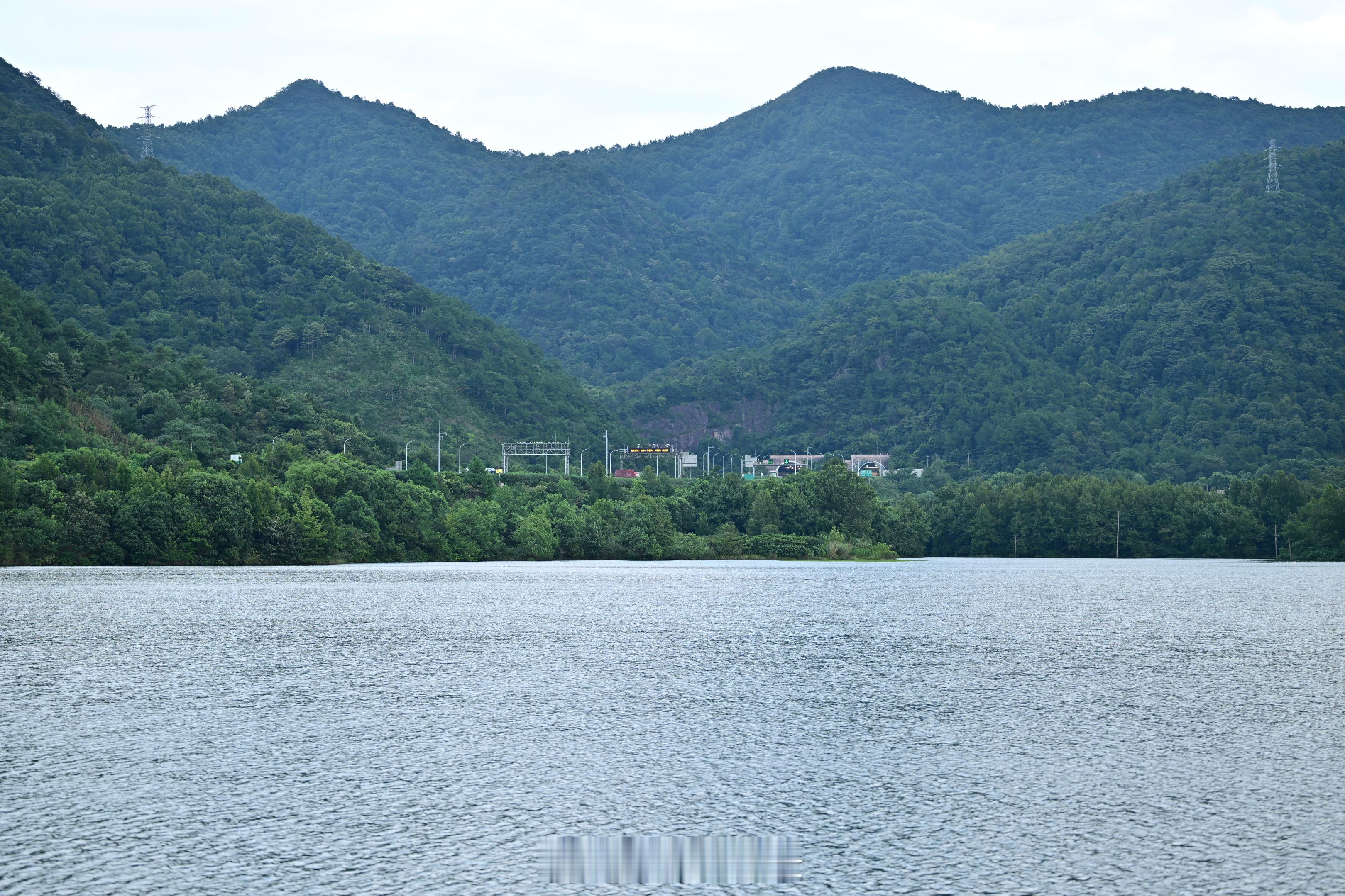 山水之间。​​​