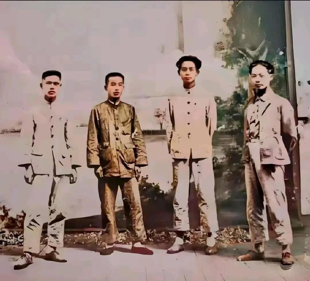 您见过1929年的毛主席吗？这是2009年才发现的珍贵老照片。除主席外，还有朱