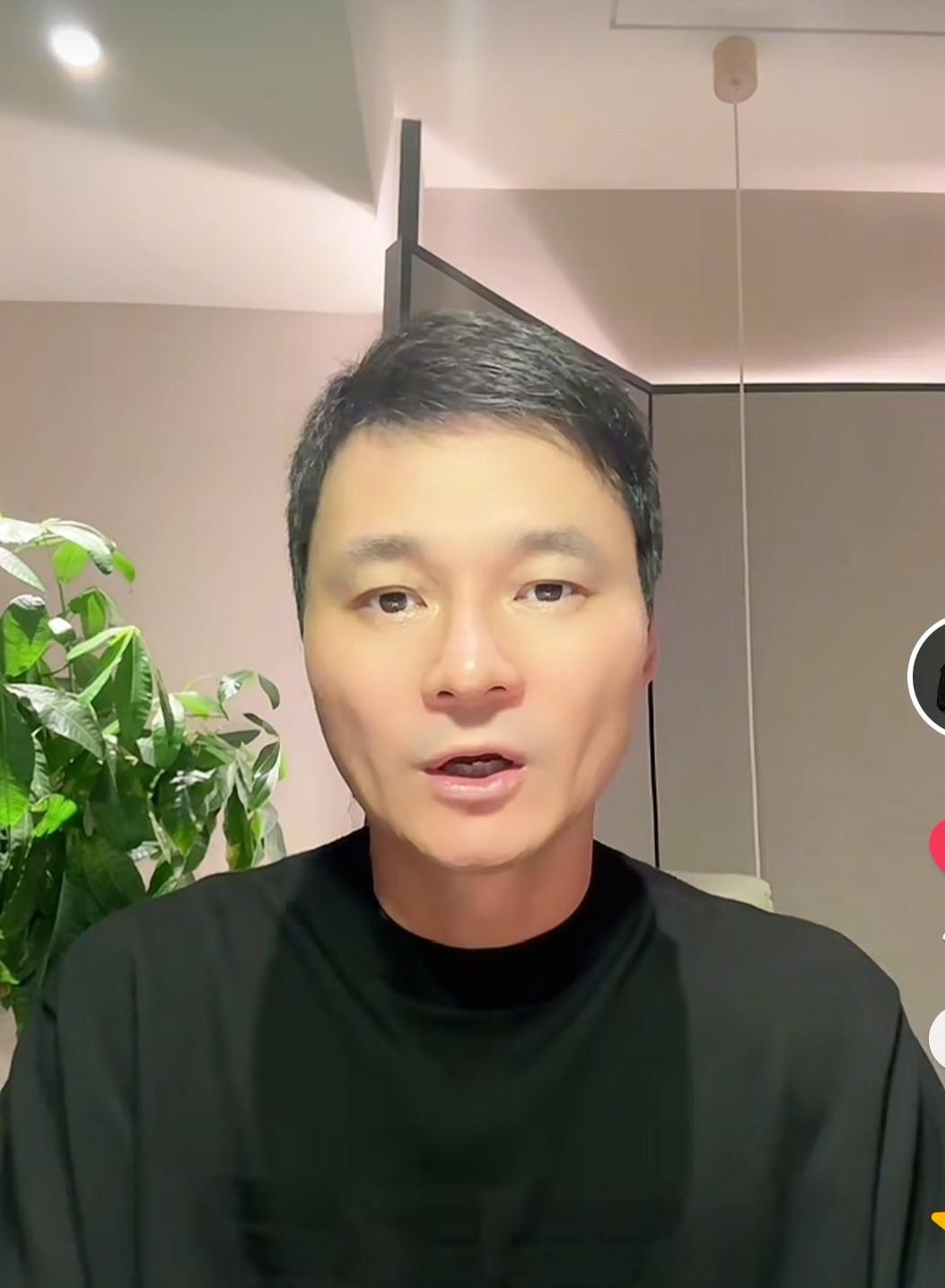 前国脚李毅排出了他心目中的本赛季中超最佳阵容，4231阵型，王钰栋、法比奥领衔，