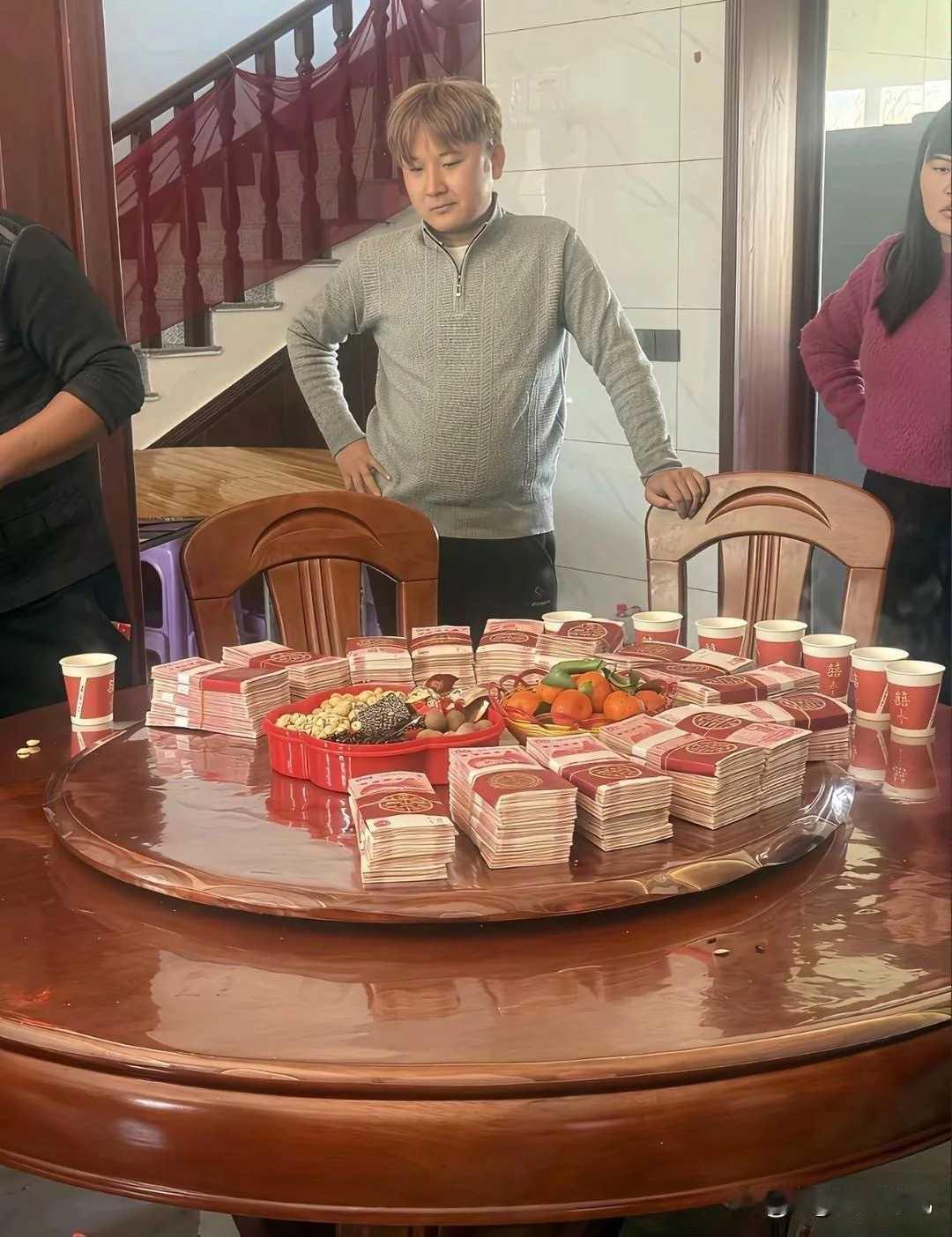 黄毛一笑，生死难料，这婚结得刺激？