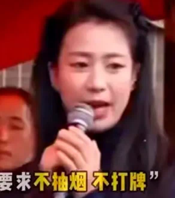 王婆的相亲局又出新鲜事了，这次的主角是位34岁的离异女子。她长得挺漂亮，一上