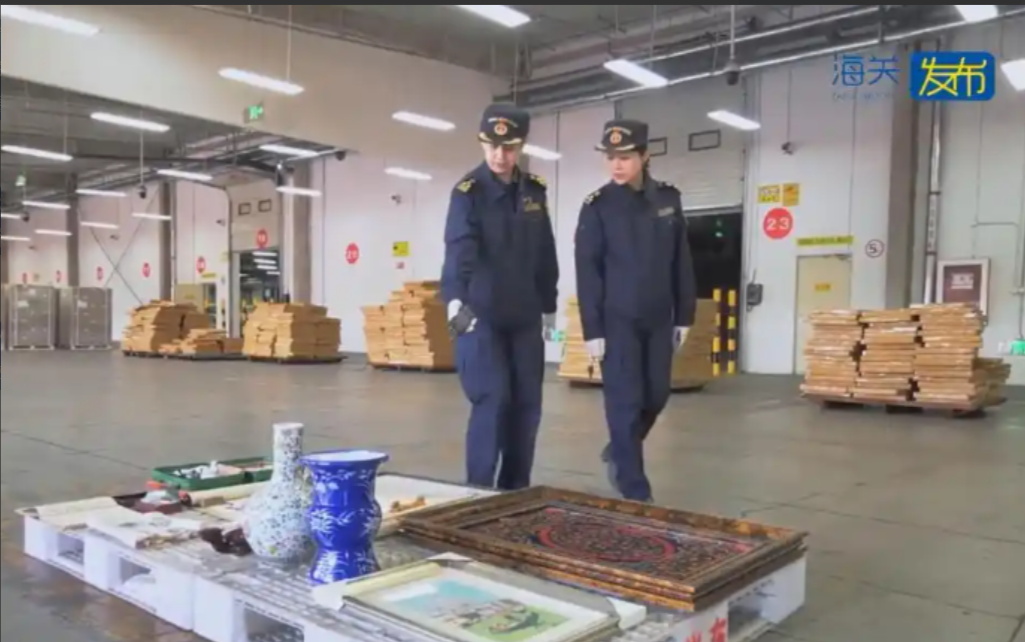 “胆大包天”近日，天津某出口企业“偷天换日”申报出口是普通椅子和餐具，结果海关打