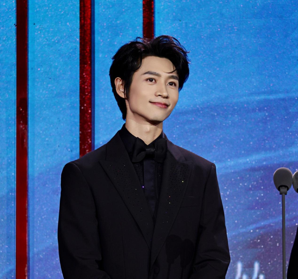 你敢信？导演杨亚洲拍桌吼魏晨：再NG一遍，全组今天别下班！没人敢劝，这话是明