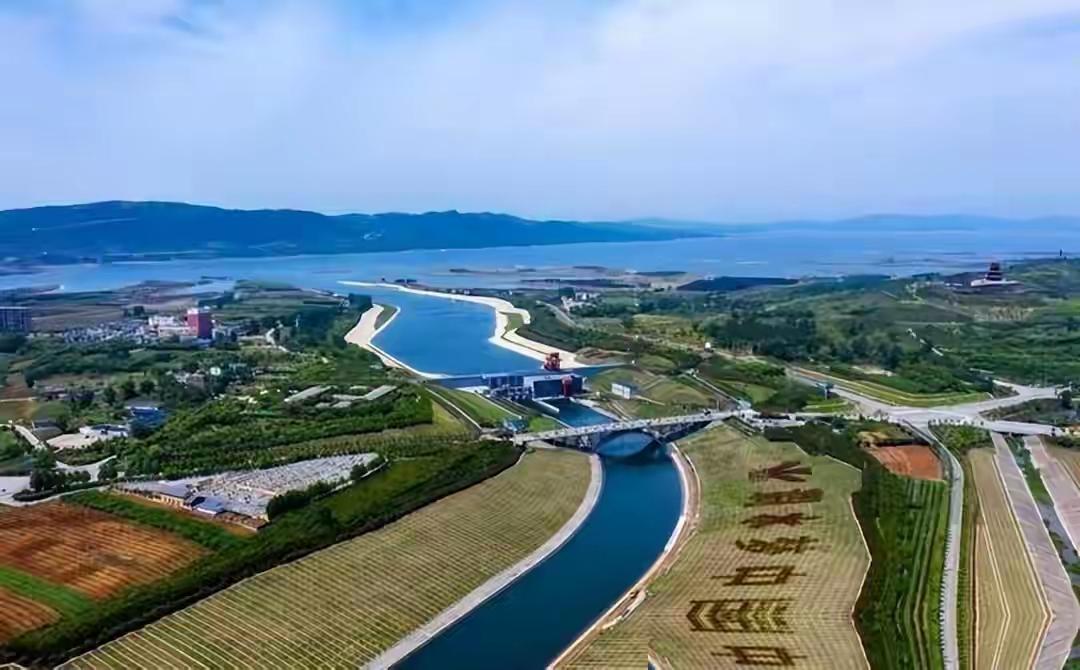 河北那个断流40年的泉眼，自己冒水了。2022年春天，邢台百泉村的老人们围在