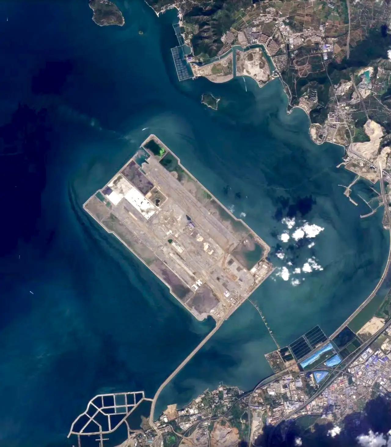 这是11月11日辽宁大连市新机场最近卫星图。大连金州湾国际机场作为大连周水子国