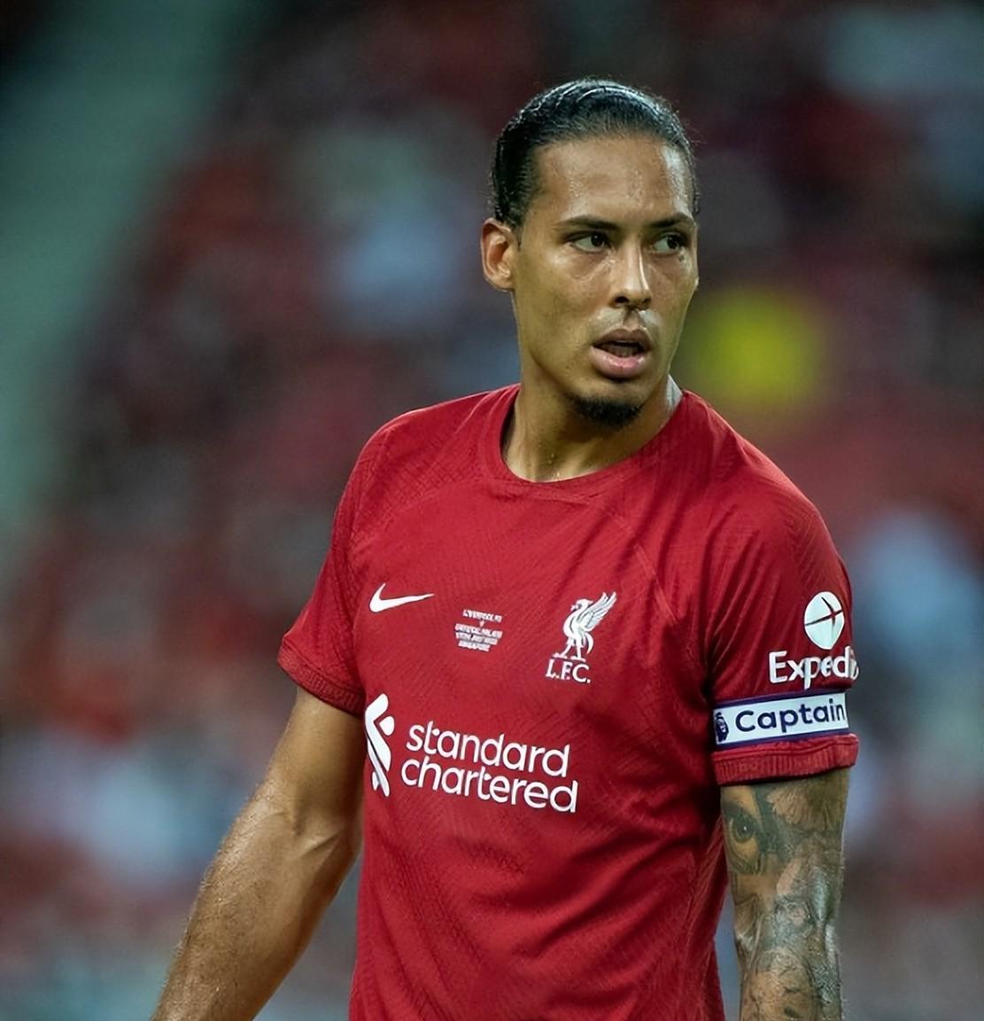 内斯塔2006年世界杯冠军，2座欧冠冠军，3次意甲冠军，还有欧洲优胜者杯、欧