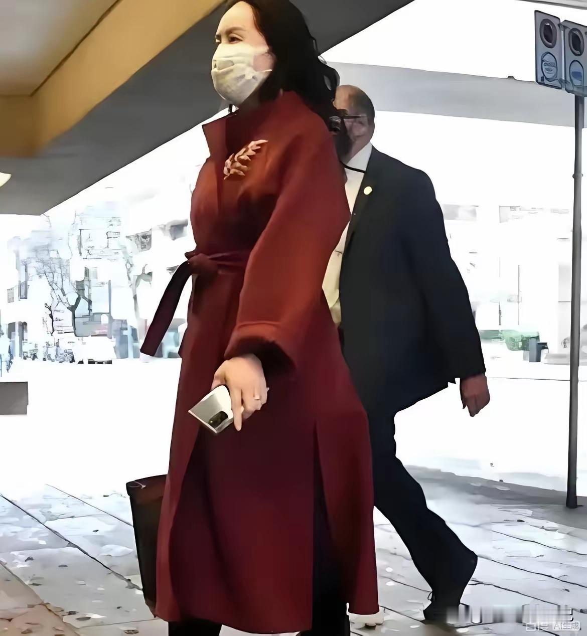 孟晚舟意外现身姚安娜新歌发布会，一句“来给妹妹打call”瞬间点燃现场气氛！这位