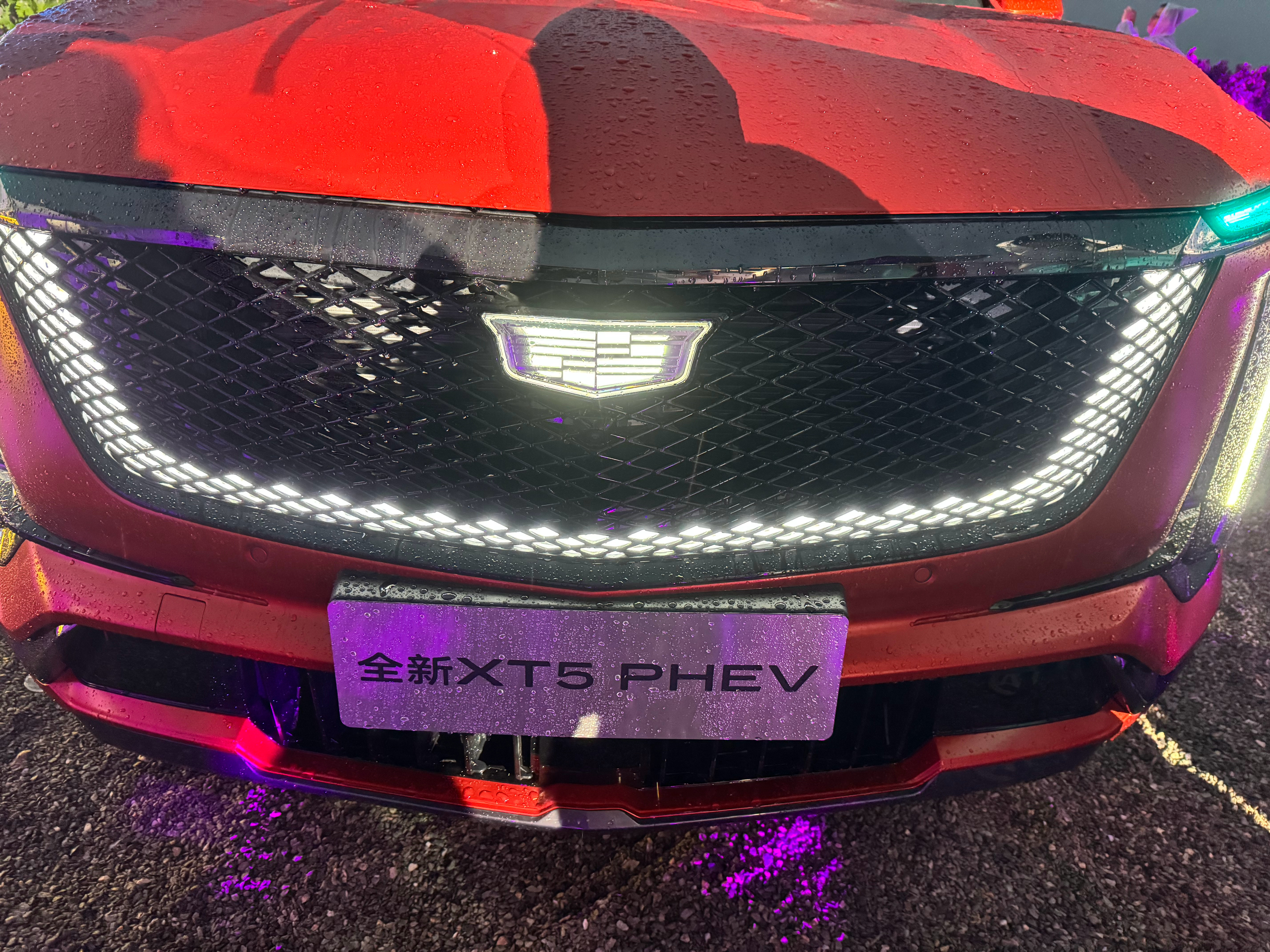 新车划重点凯迪拉克全新XT5PHEV正式上市，限时权益价259900元起，定