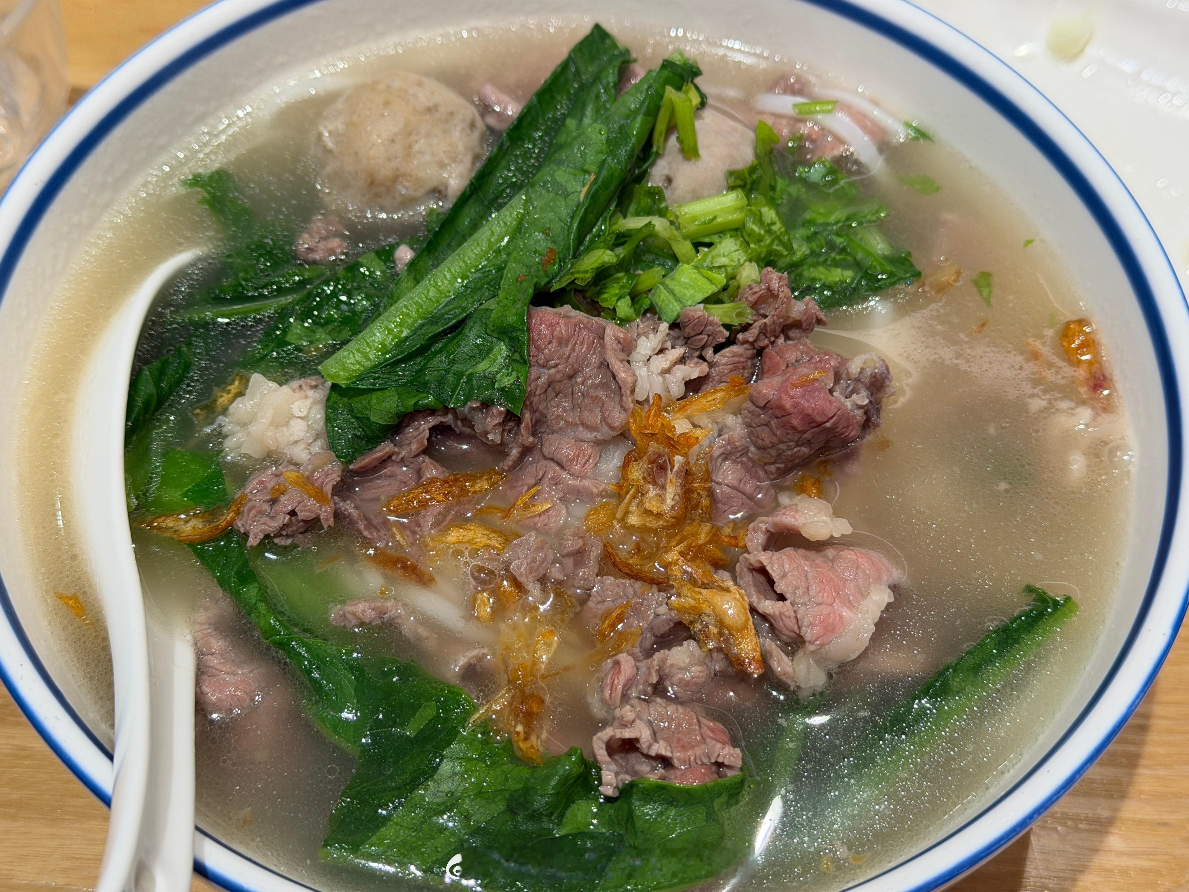 在广东呆了快五天了，已经习惯了每顿饭来个白灼生菜