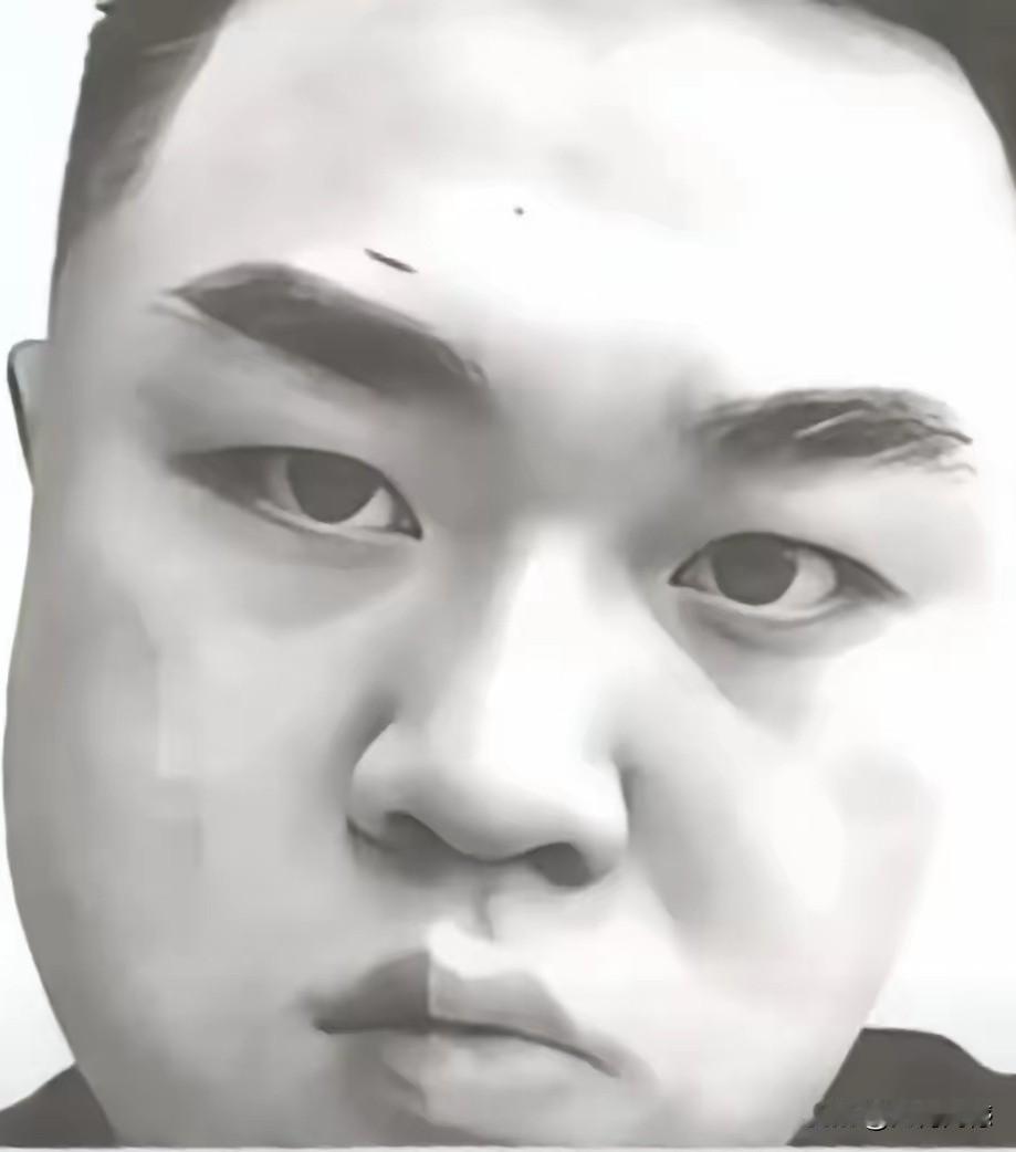 郏县的这个壮汉，家庭不一般，虽说是个个体户，但是实力是有的，据说他舅舅也是一个很