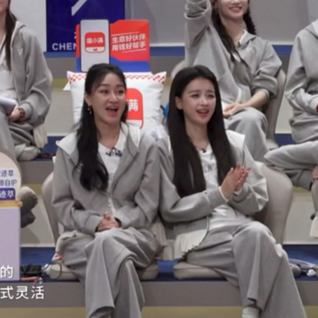 姐姐们reaction霍元甲时的表情哈哈哈哈我真笑鼠了！台下比台上更有节目，姐姐