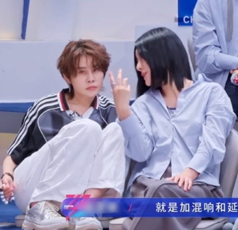 王濛瘦成鹿晗了这个王濛现在帅成啥样了，小卷毛➕清晰下颌线，姐太帅了，大师课没白