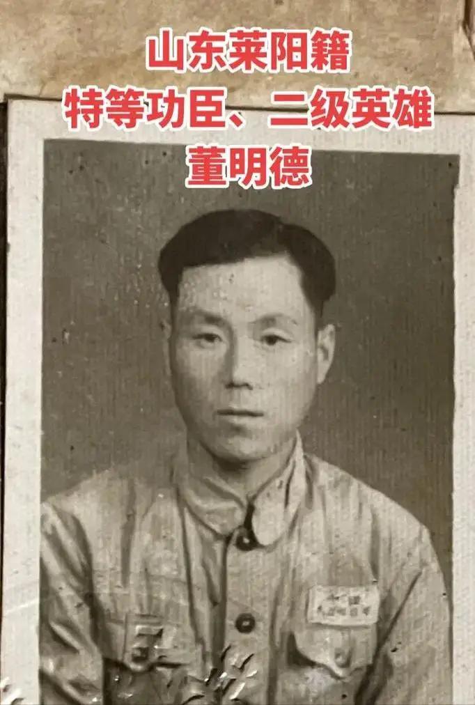 1950年朝鲜战场上，一名人高马大的土耳其士兵，瞅着志愿军战士董明德早已筋疲力尽