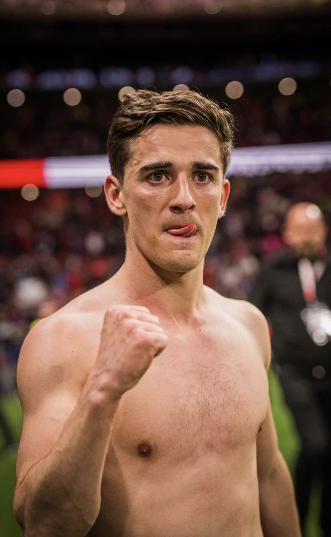 世体：教练组对加维的回归非常满意🔵🔴他在对阵马德里竞技的比赛中出场12分钟