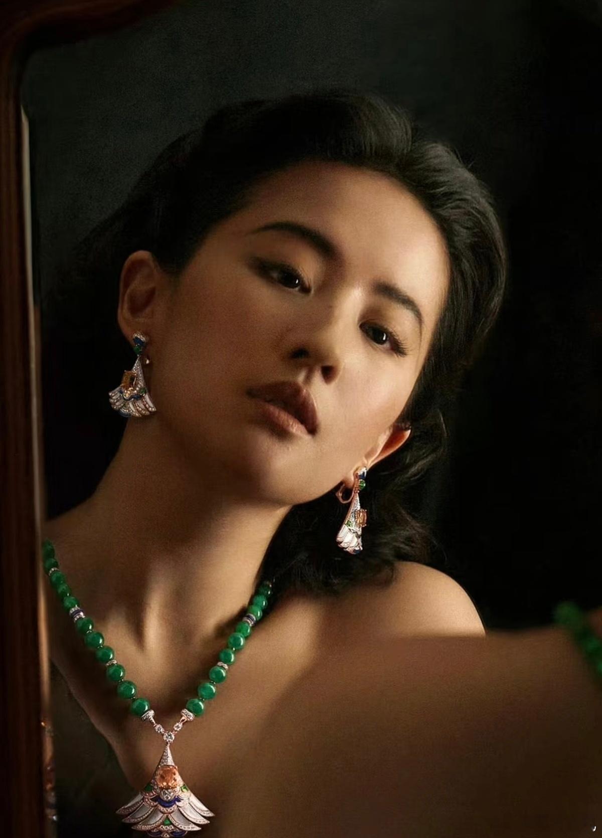 刘亦菲：无字纯净版壁纸，满眼故事感太美！