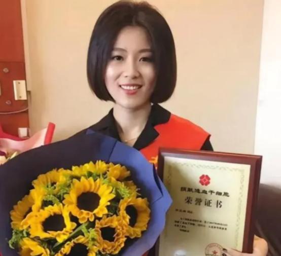 2017年，浙江一28岁女孩无偿捐献骨髓，救了一名15岁白血病男孩。没想到，男孩