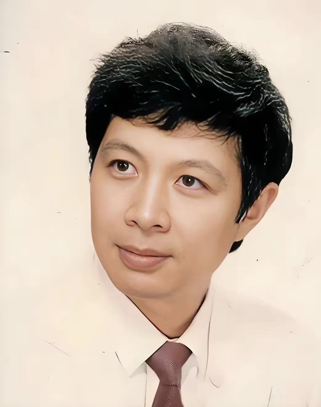 还记得《保密局的枪声》刘啸尘吗？扮演者陈少泽太传奇！上戏科班出身，国家一级话剧